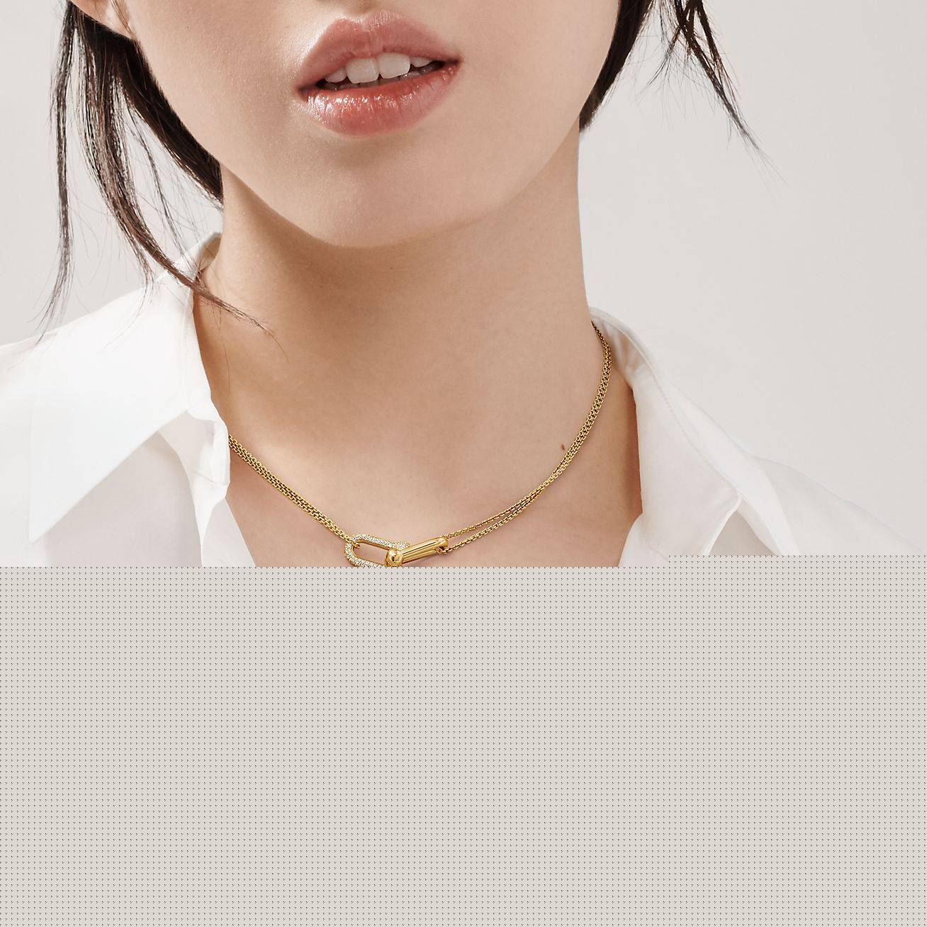 T*f*ny hardwear link pendant in yellow gold with pavÉ diamonds