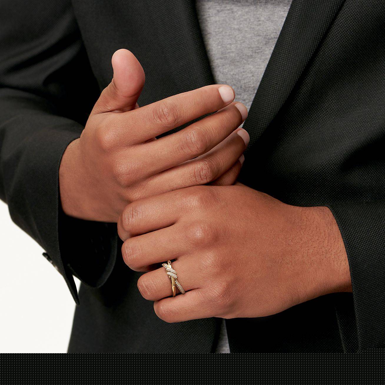 T*f*ny knot double row ring in yellow gold with diamonds