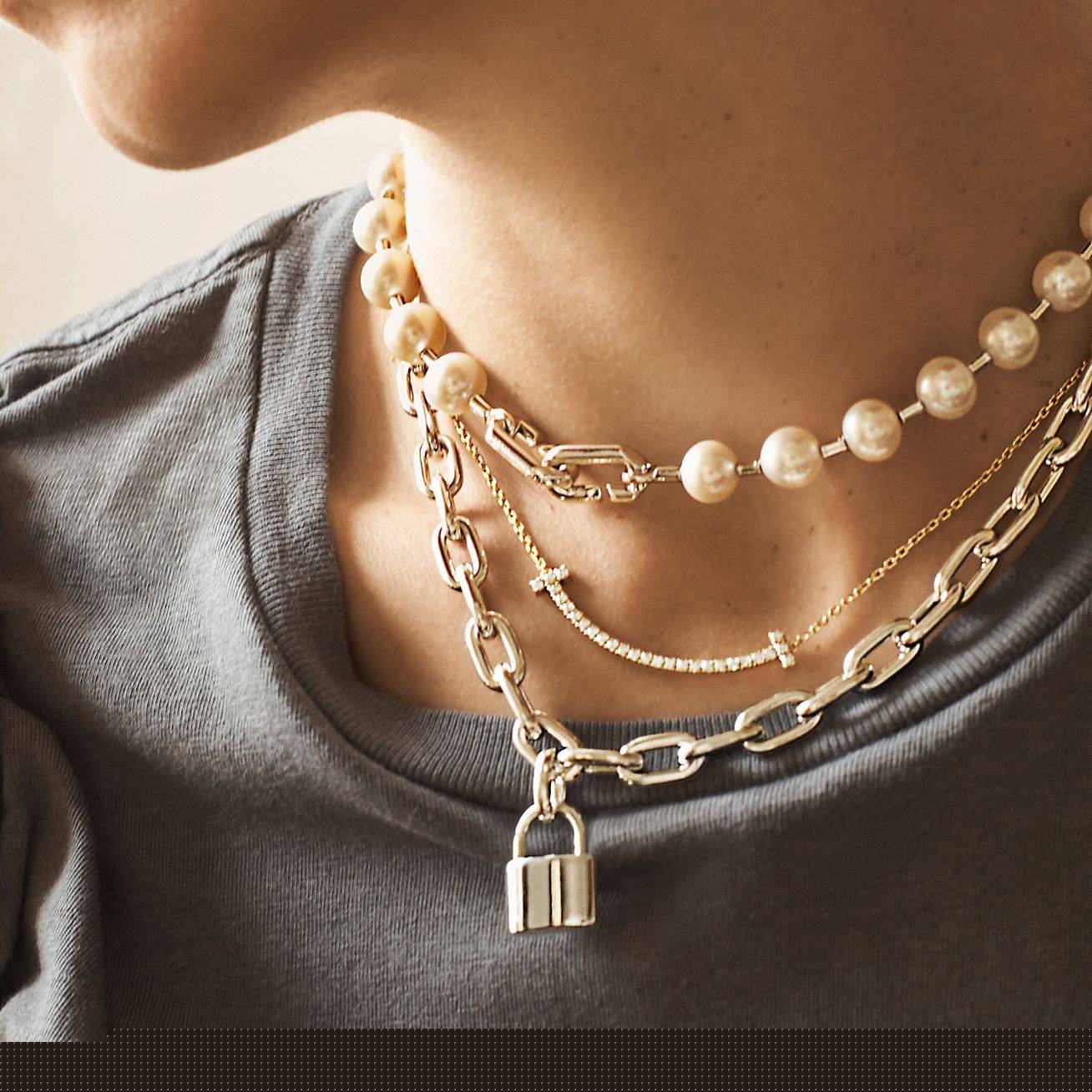 T*f*ny t medium smile pendant
